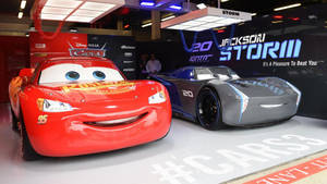 兩輛動畫賽車閃電麥坤和積遜史東在Cars 3宣傳活動中。