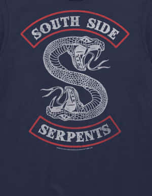 帶有白色和紅色South Side Serpents蛇標誌的T恤。