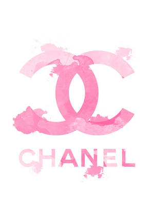 白色背景上帶有水彩飛濺效果的粉紅色 Chanel 標誌。