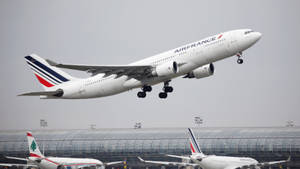 法國航空飛機從機場跑道起飛