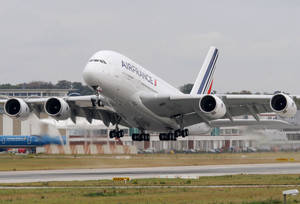 法國航空空中巴士A380從機場跑道起飛