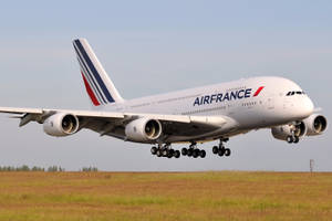 法國航空空中巴士A380降落草地跑道