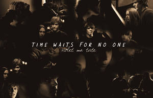 年輕人的面孔拼貼畫，帶有文字「TIME WAITS FOR NO ONE」和「Violet and Tate」。 — 莎朗·蒂 GIF 壁紙