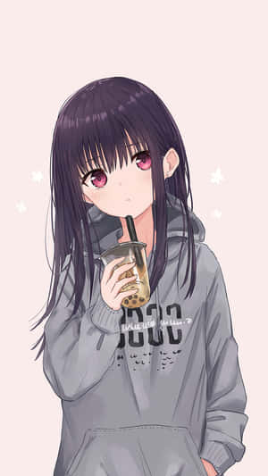 紫髮動漫女孩身穿灰色連帽衫喝珍珠奶茶。 — 萌 壁紙