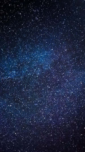 廣闊的星場，深藍夜空中有閃耀的銀河系。 — 閃粉 壁紙