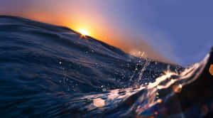 夕陽下的海浪，帶有發光的水滴和六角形光效。