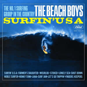 波浪上的衝浪者，附有 The Beach Boys Surfin' USA 的專輯封面文字。
