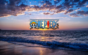 日落海洋上的 One Piece 標誌，帶有海浪和紫色橙色天空