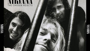 Nirvana 樂隊成員在黑白專輯封面中位於金屬欄杆後方