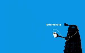 一個戴立克戴著耳塞，手持帶有文字 iExterminate 的 iPod。