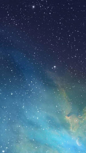 廣闊的星空，帶有藍色和藍綠色色調的發光星雲雲層。