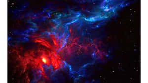 色彩繽紛的宇宙星雲，在深空中帶有紅色和藍色雲層及發光的星星。 — 紅色 壁紙