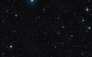 繁星點點的夜空，明亮與暗淡的星星散落在黑暗的虛空中。