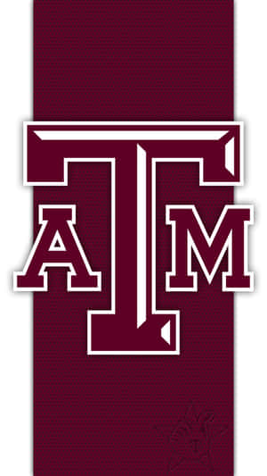 栗色和白色的 Texas A&M 大學標誌，背景為帶有紋理的布料。