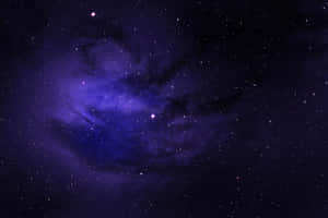 夜空中星辰閃耀的廣闊紫色星雲。 — 紫色美學 壁紙
