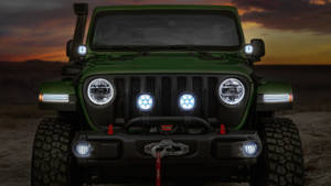 日落沙漠中帶LED燈的綠色Jeep Wrangler — 美學 壁紙