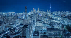夜晚充滿活力的城市天際線，建築物和街道閃閃發光。 — 夜景城市 壁紙