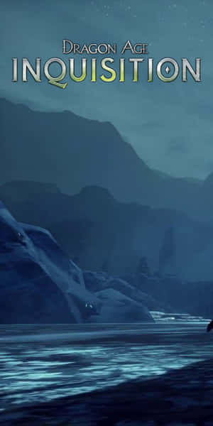 Dragon Age Inquisition 遊戲標題在黑暗的山區夜景和水面上方。 — Pixel 3 壁紙