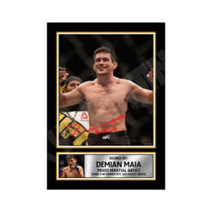 簽名照片，MMA 選手 Demian Maia 在 UFC 八角籠中慶祝勝利。