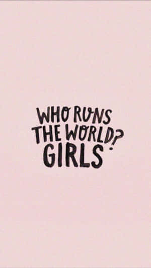粉紅色背景，黑色手寫文字寫住Who Runs The World Girls