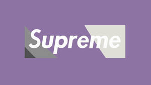 Supreme 品牌標誌，白色文字在紫色背景上，由幾何形狀框住。