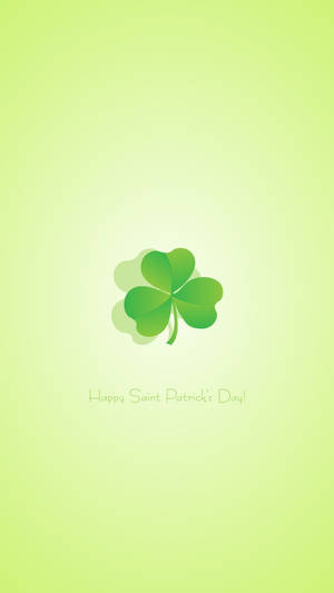 一個四葉草，上面有「Happy Saint Patrick's Day」文字，背景為綠色漸變。
