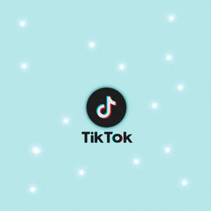 TikTok 標誌與白色星星在淺藍色背景上