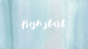 粉藍色水彩背景，上面有白色草書文字寫住 fresh start。