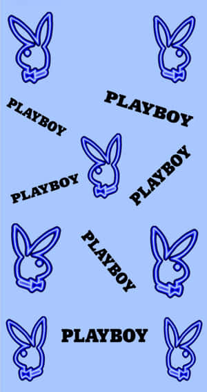 淺藍色背景上以藍色霓虹燈風格呈現的Playboy兔仔標誌和文字。 — Pixel Fold 壁紙