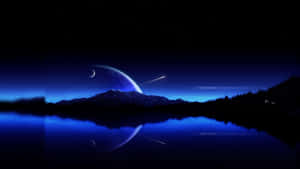 外星景觀，夜晚平靜的湖面反射出發光的藍色行星和月亮。