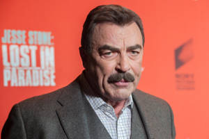 湯·謝力克出席《Jesse Stone Lost in Paradise》宣傳活動。 — 荷里活 GIF 壁紙
