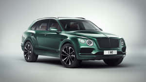 豪華綠色賓利 Bentayga SUV 在工作室環境中 — iMac 壁紙
