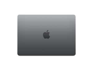 深灰色 MacBook 的背面，中央有 Apple 標誌，背景為白色。
