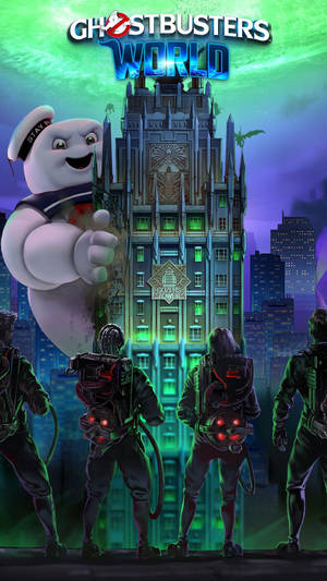 Ghostbusters 團隊裝備齊全，在夜晚的霓虹城市中面對鬼塔和 Stay Puft 棉花糖人。