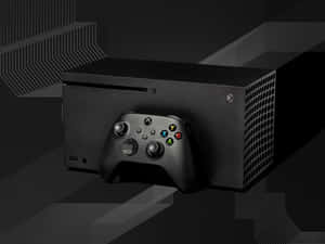 黑色 Xbox 主機和控制器，背景為幾何線條藝術。