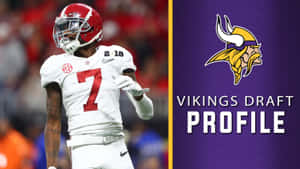 身穿白色球衣、紅色七號的美式足球員在 Vikings 選秀資料圖旁邊。