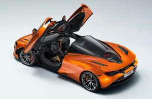 橙色McLaren 720S超級跑車在工作室中打開鷗翼車門