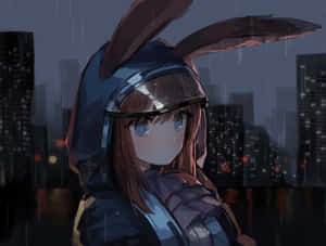 動漫女孩穿著兔仔帽，在雨中站在城市天際線前，背景是夜晚。
