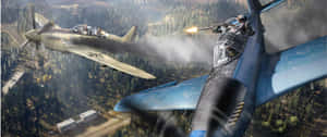 兩架戰鬥機在森林覆蓋的山谷上空進行空戰。