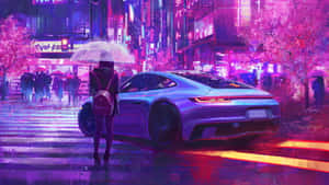 撐傘的人站在藍色跑車旁邊，在霓虹燈照亮的雨街上。