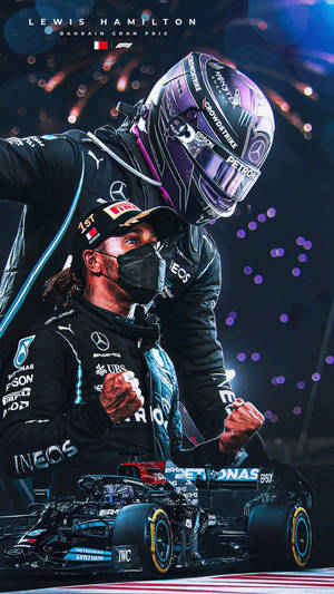 劉易斯·咸美頓在夜晚以煙花慶祝F1比賽勝利。