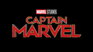 黑色背景上紅色和金色的 Captain Marvel 電影標題標誌。 — 漫威超級英雄 壁紙