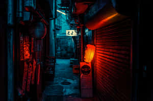 夜晚狹窄的日本小巷，被紅藍霓虹燈招牌和燈籠照亮。 — 3:2 壁紙