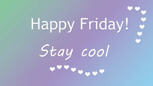 Happy Friday Stay cool 訊息，白色心形圖案在粉彩漸變背景上。 — 夜景城市 壁紙