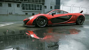 紅色McLaren跑車在潮濕賽道上帶有雨滴倒影 — 麥拿侖 GIF 壁紙
