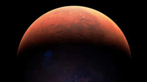 火星行星，橙色表面同黑暗大氣霧霾，背景係黑色太空。
