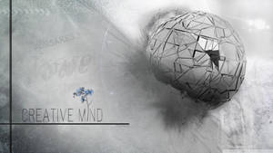 一個破碎的幾何球體漂浮在一朵小藍花和文字 creative mind 旁邊。