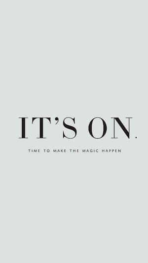 勵志文字壁紙，寫著「IT'S ON」和「TIME TO MAKE THE MAGIC HAPPEN」。