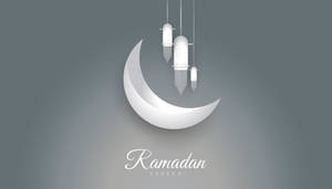 白色新月和懸掛燈籠，灰色背景上帶有Ramadan Kareem文字。 — 齋戒月 壁紙
