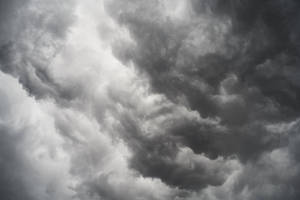 在暴風雨的天空中旋轉的濃密烏雲 — 唯美雲朵動態 壁紙